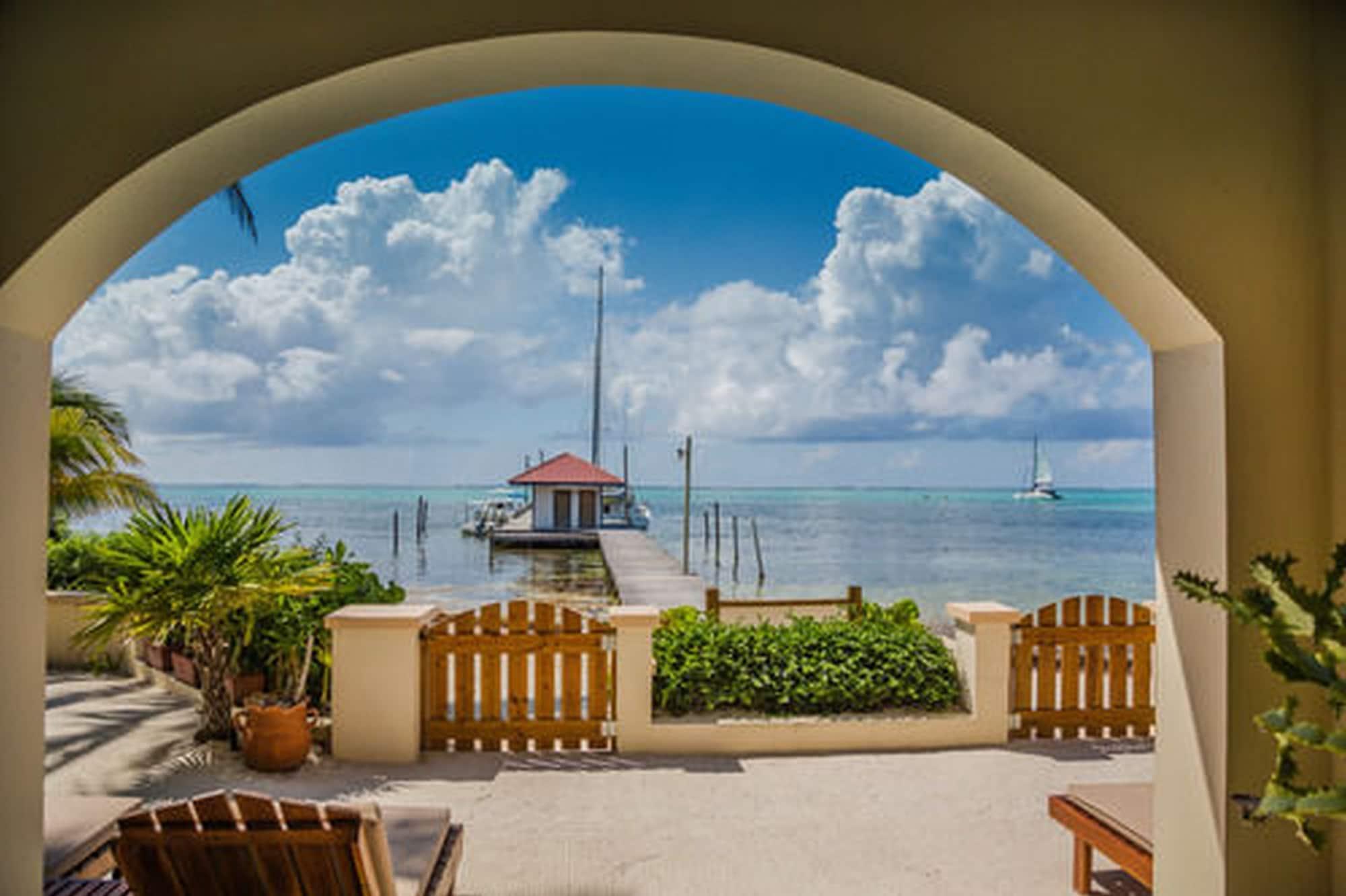 The Palms Oceanfront Suites サン・ペドロ エクステリア 写真