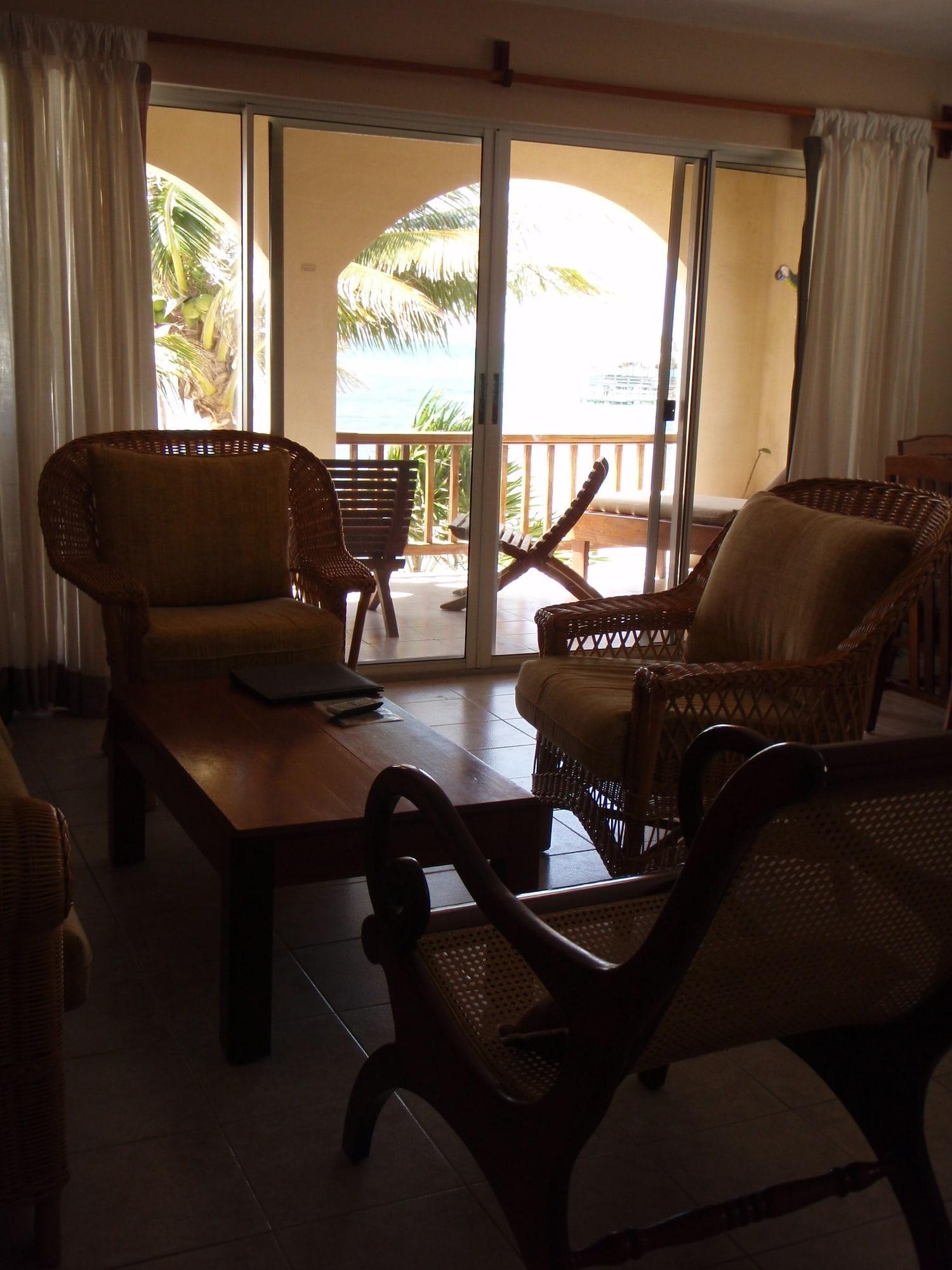 The Palms Oceanfront Suites サン・ペドロ エクステリア 写真