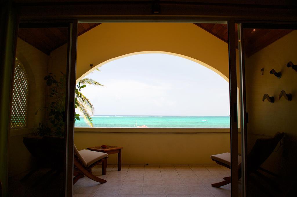 The Palms Oceanfront Suites サン・ペドロ エクステリア 写真
